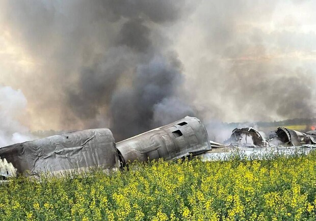 В ГУР подтвердили, что украинские силы ПВО сбили российский бомбардировщик Ту-22МЗ - фото из соцсетей