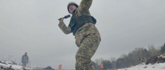 Кинул гранату и лег под танк: Кличко прошел учения по территориальной обороне