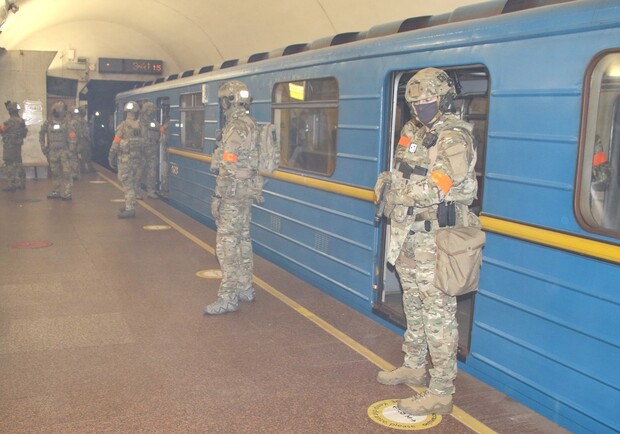 В киевском метро прошли антитеррористические учения СБУ. Фото: СБУ.