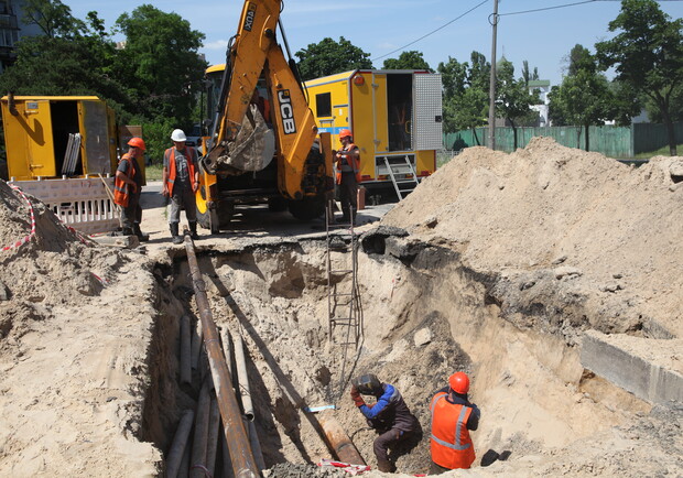 Аварию водопроводной сети в Дарницком районе успешно ликвидировали. Фото: Киевводоканал