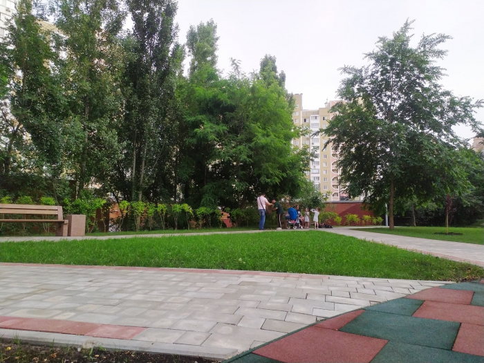 На Шулявке районе отремонтировали сквер. Фото: "Киевзеленбуд"