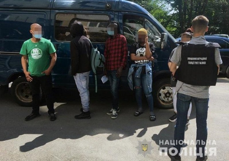 Находились в Украине нелегально: полиция Киева поймала 14 иностранцев, - ФОТО