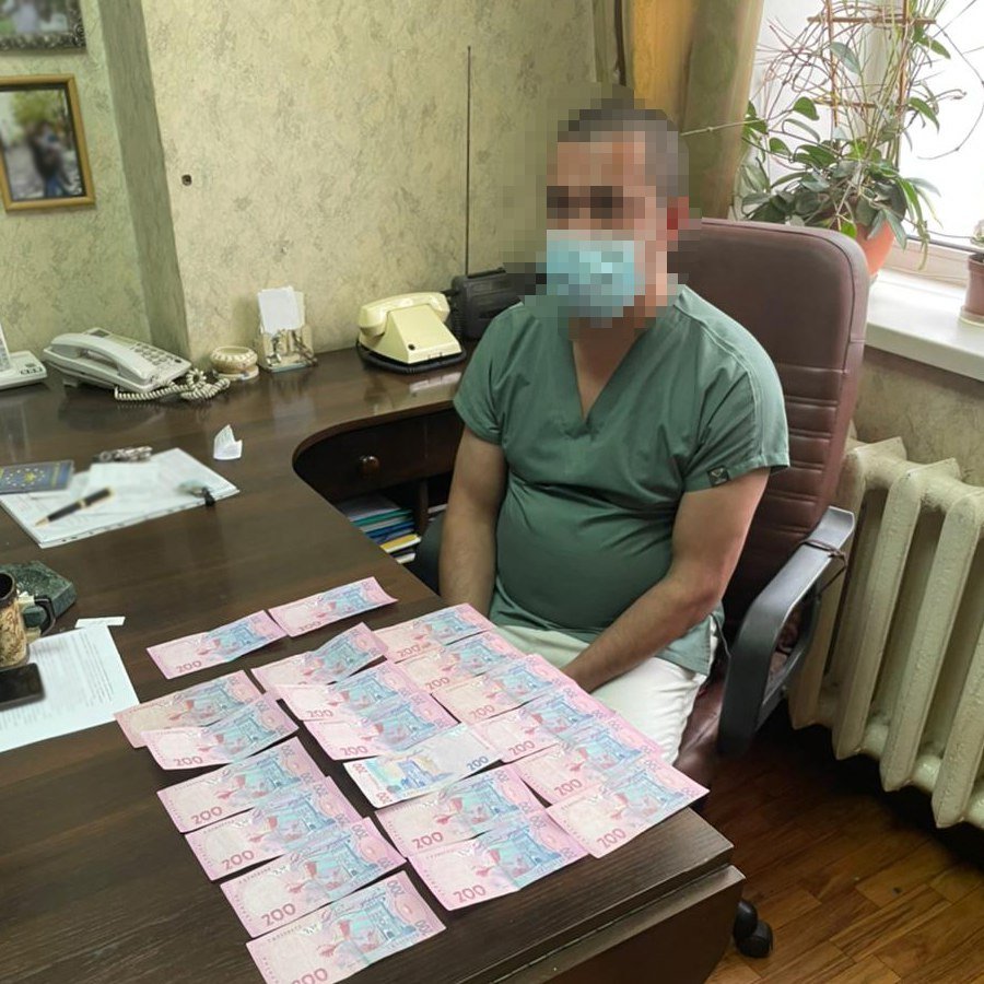 Деньги за тело: в Киеве врачи требовали взятку у родственников умершего от COVID