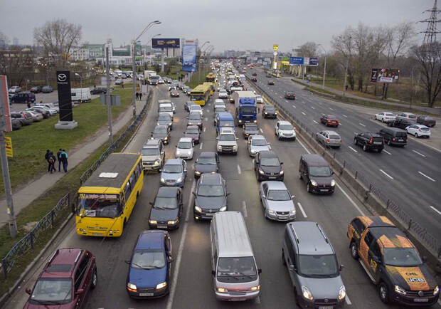 На проспекте Бандеры ограничили движение транспорта. Фото: ua.news