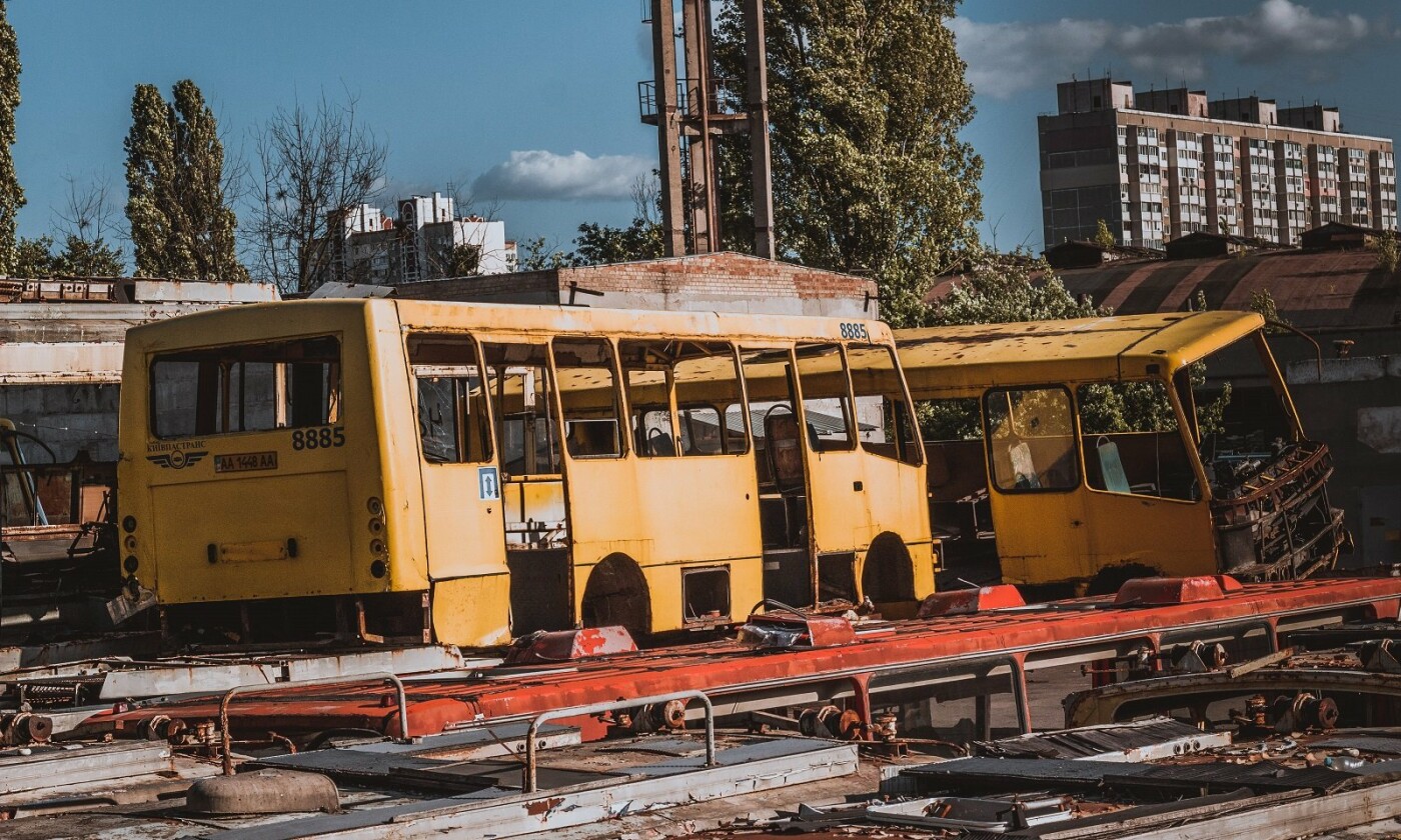 Заброшенный шедевр модернизма: Киевский автобусный парк №7 и его необычный гараж, - ФОТО