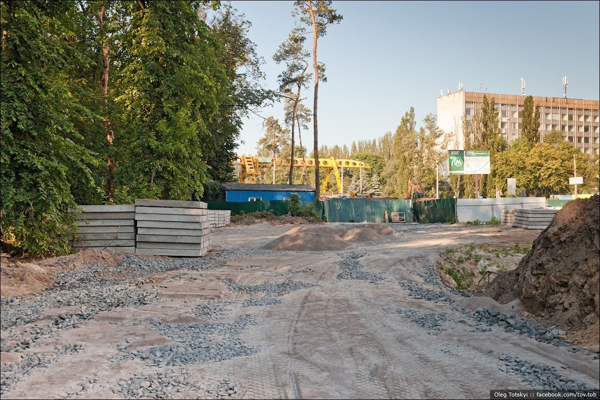 Где будет метро: возле станции "Мостицкая" в Киеве началось строительство объездной дороги