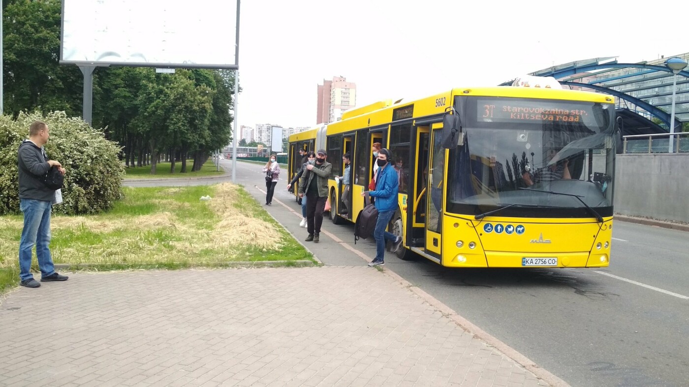 В Киеве закрыли линию скоростно трамвая: как горожане добираются на работу