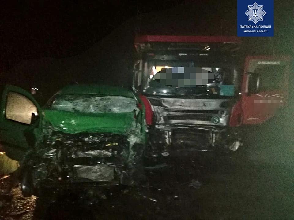 Влетел в грузовик: в Киевской области произошло смертельное ДТП, - ФОТО