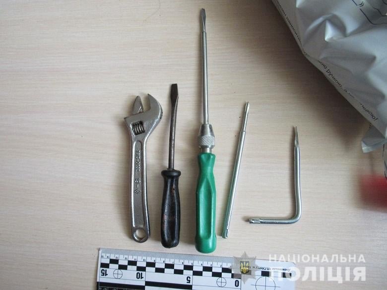 Обокрасть не успел: в Киеве полицейские задержали грабителя на месте преступления