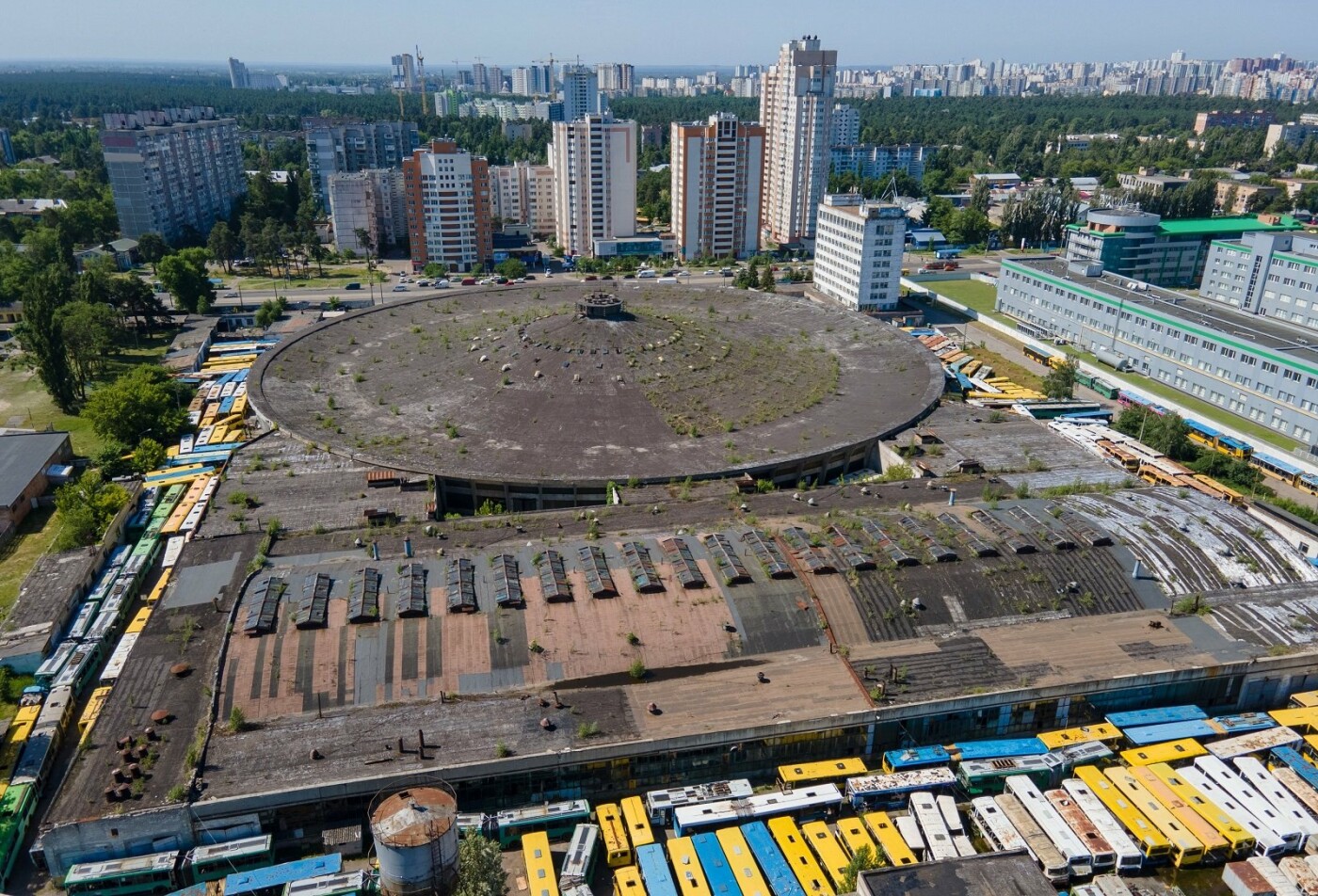 Заброшенный шедевр модернизма: Киевский автобусный парк №7 и его необычный гараж, - ФОТО