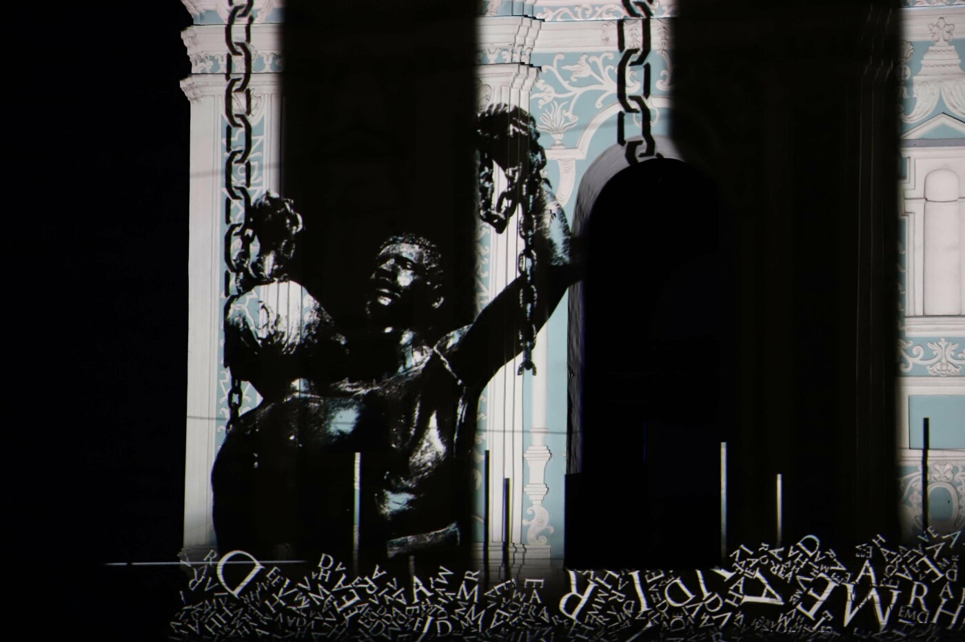 Французская весна в Украине: на Софийском соборе показали 3D-проекцию "Я - мечта..." , - ФОТО