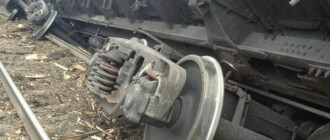 Под Киевом товарный поезд сошел с рельс: другие поезда пришлось задержать