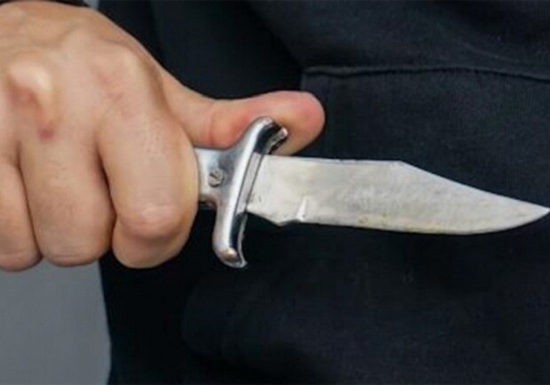В Киевеи мужчина проник в квартиру и тяжело ранил ножом двух женщин. Фото: topspb.tv.