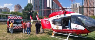 На стадионе "Старт" приземлился вертолет "скорой помощи": что случилось