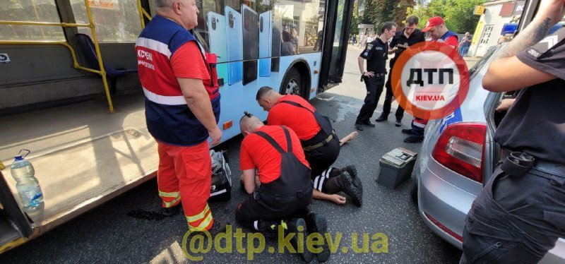 Не пережил жару: в Киеве умер водитель троллейбуса