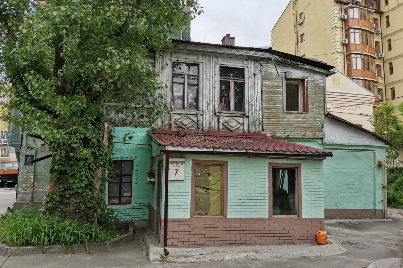 Самый старый жилой дом Киева: кто в нем жил и как он выглядит сейчас, - ФОТО
