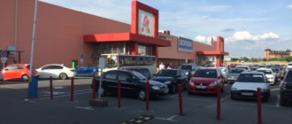На Берковцах из-за охраны супермаркета вспыхнул скандал: покупателя удерживали насильно