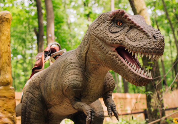 Гид по выставке "Планета динозавров" на ВДНГ в Киеве. Фото: пресс-служба