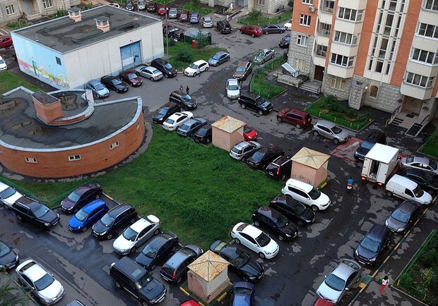 В Киеве парковки во дворах станут платными. Фото: Автовзгляд