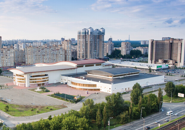 В Киеве планируют построить многоэтажный паркинг. Фото: БЖ