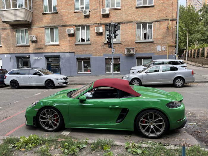В Киеве заметили лимитированный суперкар Porsche. Фото: @t.o.p.c.a.r.s_u.a