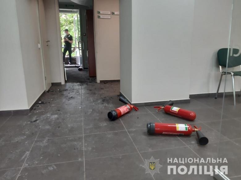 Вооруженная женщина в Киеве ограбила банк: ее поймали правоохранители, - ФОТО, ВИДЕО (ОБНОВЛЕНО)