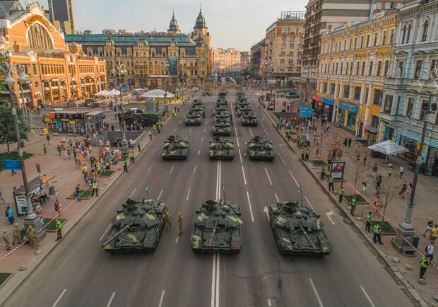 Из-за репетиций парада в центре Киева короткий рабочий день. Фото: newspro