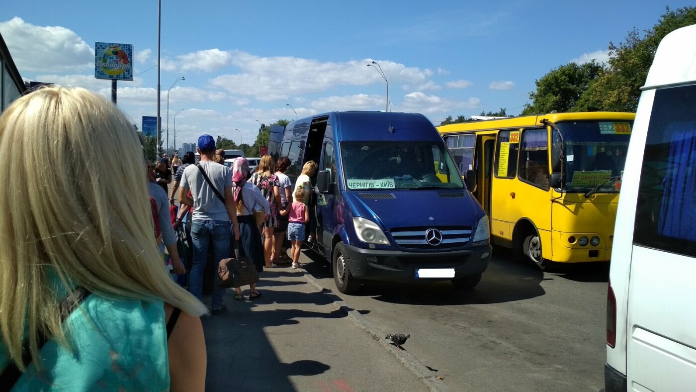 Километровая очередь и часы ожидания: трудности в направлении «Киев — Чернигов»