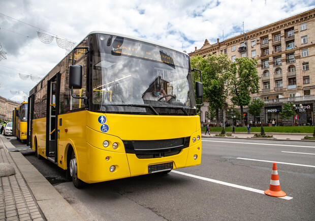 В центре Киева общественный транспорт изменил маршрут. Фото: biz.liga.net