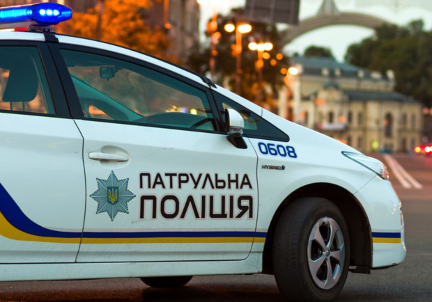 В Киеве водитель сбил патрульного во время репетиции парада. Фото: yaizakon.com.ua