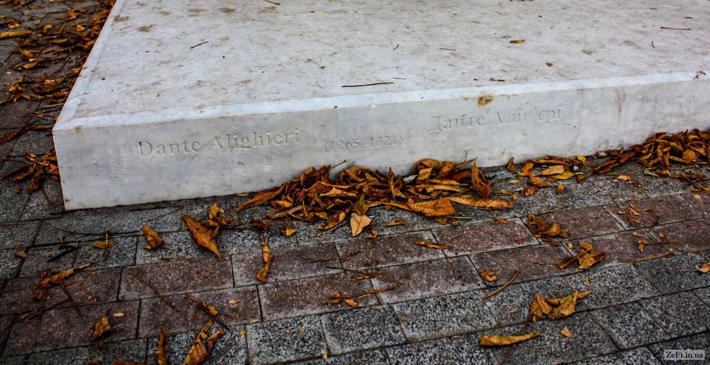 Памятник Данте Алигьери в Киеве и обезглавленный орел: когда установили монумент и где он находится, - ФОТО