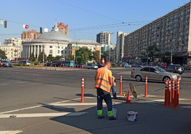 Почему в центре Киева демонтировали делиниаторы перед репетицией парада. Фото: Центр организации дорожного  движения
