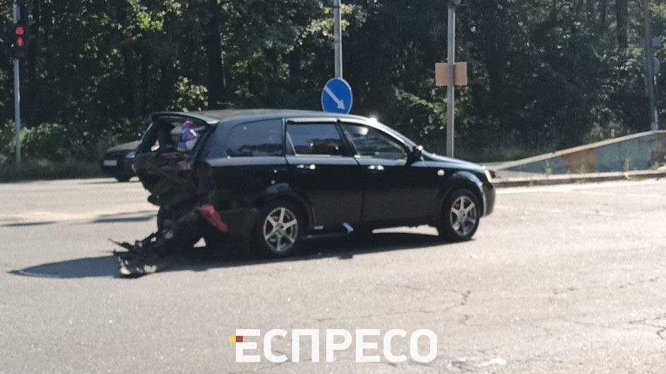В Киеве в ДТП попали два автомобиля такси. Есть пострадавшие, - ВИДЕО, ФОТО