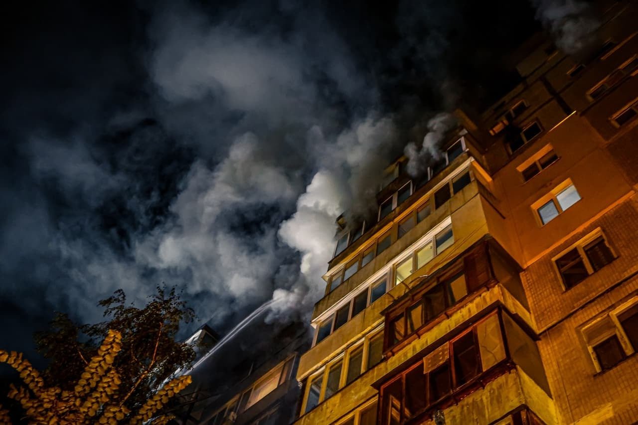Масштабный пожар в Киеве: в огне погибла женщина, - ФОТО
