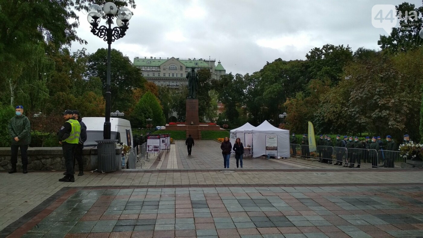 За семейные ценности: в Киеве активисты вышли против ЛГБТ-маршей, - ФОТО