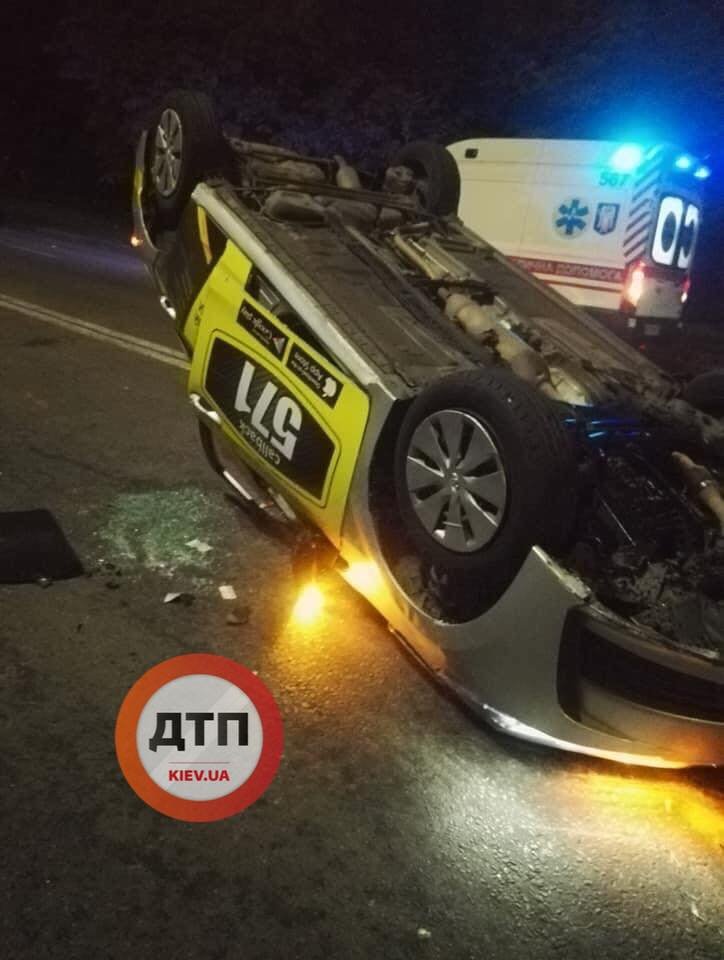 В Киеве таксист уснул за рулем: пострадала пассажирка