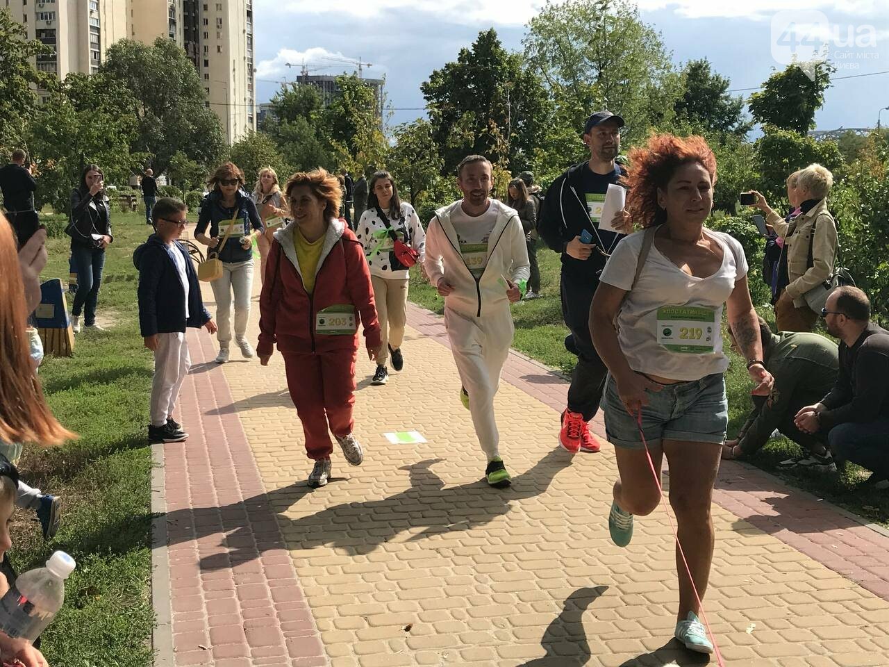 Шпиц, сфинкс и команда: как в Киеве прошел хвостатый забег с четырехлапыми друзьями, - ФОТО, ВИДЕО