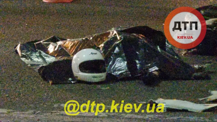 Погиб на месте: на Брест-Литовском шоссе мотоциклист врезался в грузовик фото 2