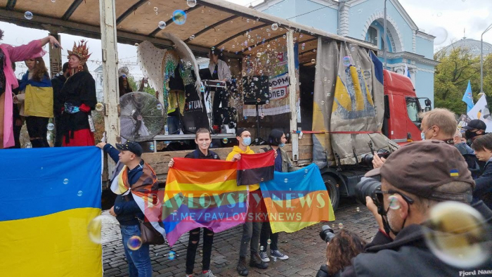 Оцепления, кордоны и митинг националистов: в Киеве проходит Марш Равенства фото 1