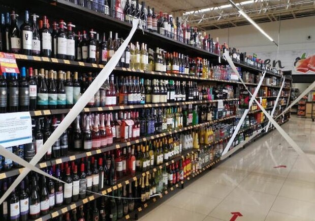 В Киеве хотят отменить запрет на продажу алкоголя ночью. Фото: apnews.com.ua