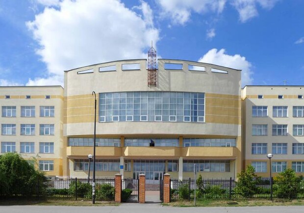 Учителя из киевской школы могут уволить за избиение пятиклассника. Фото: wikimapia.org