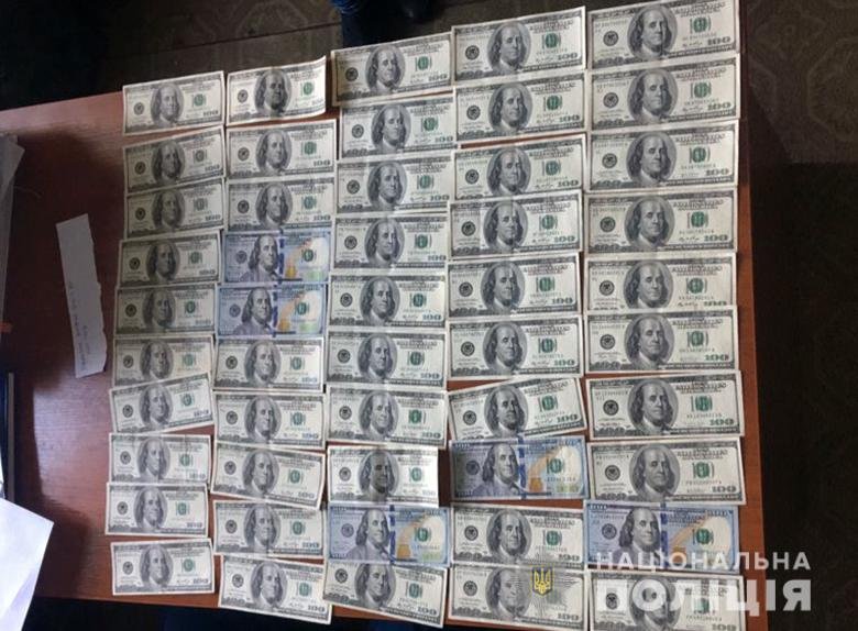 30000 долларов: в Киеве наркоторговец пытался дать взятку следователю