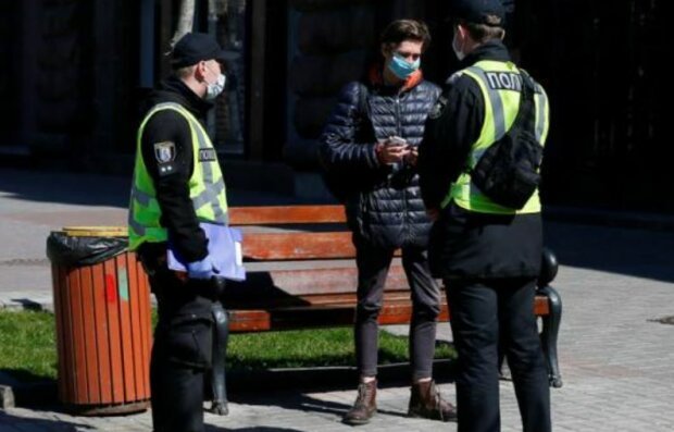 Не забудьте маску: в Киеве возобновили рейды против нарушителей карантина