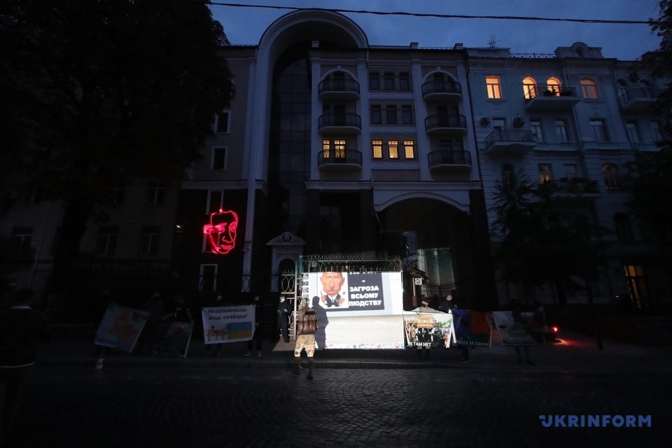 Россия — преступник: возле посольства Беларуси в Киеве состоялась акция, - ФОТО