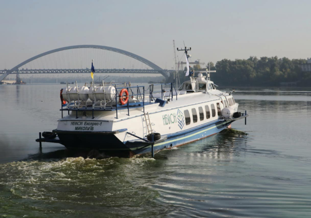 В Киеве запустили прогулки на теплоходе "Ракета" по Днепру. Фото: Александр Ткаченко