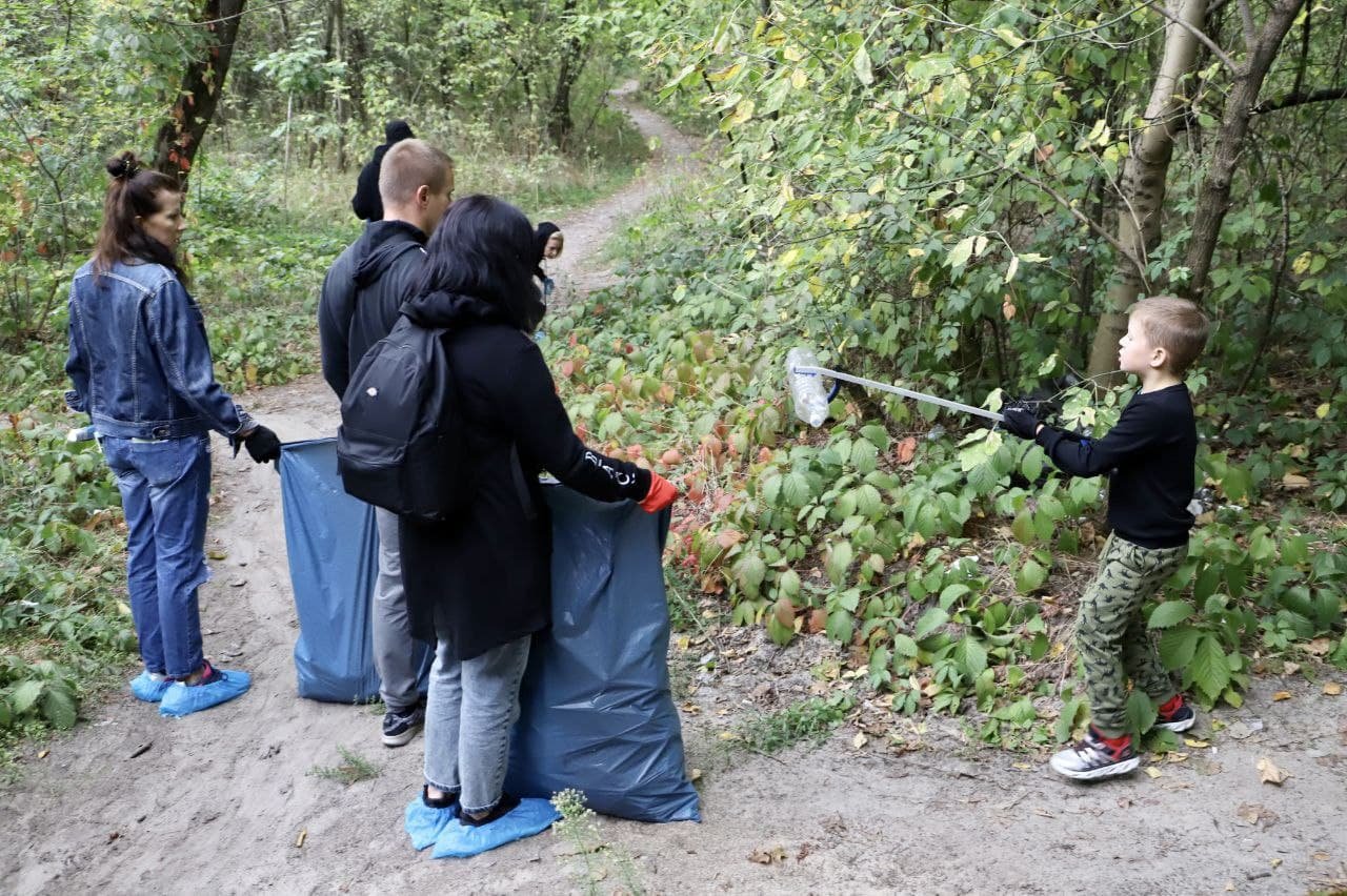 Собрали 500 кубометров мусора: в Киеве состоялся масштабный субботник, - ФОТО