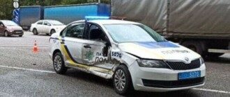 В Киеве внедорожник врезался в машину полиции: пострадали патрульные и водитель