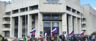 Подозрительный "митинг": под Деснянской РГА заметили людей с флагами РФ