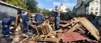 Наводят порядок: во дворах на Приорке начали сносить гаражи