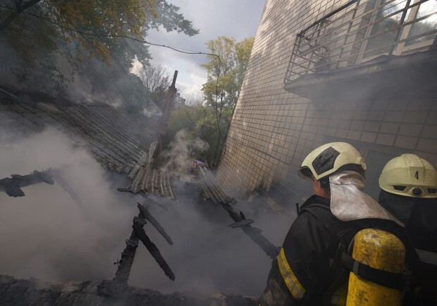 В Киеве произошел пожар в Институте урологии. Фото: ГСЧС